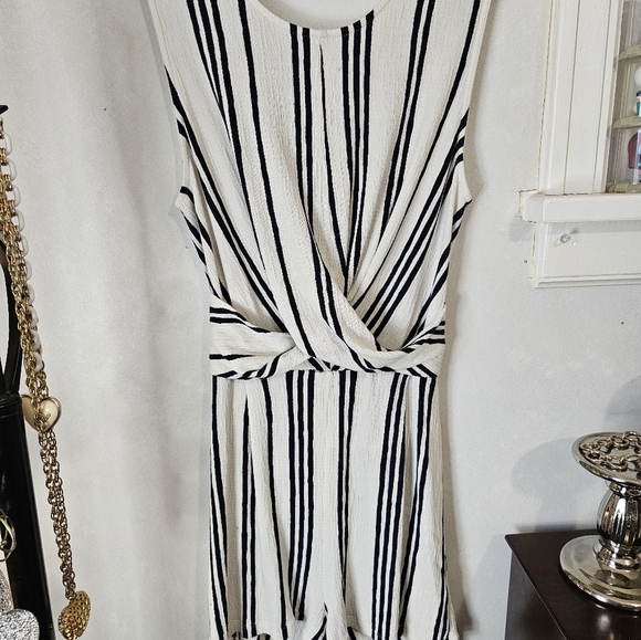 One Piece Striped Romper with Tie Back - Picture 5 of 6